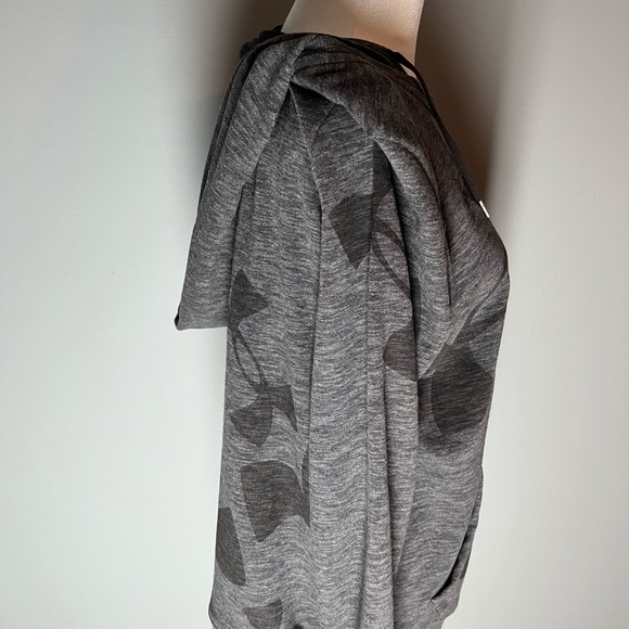 Under Armour lightweight sweatshirt - Size: Large - Brand new without tags - Picture 3 of 7